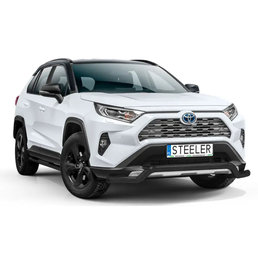 Kufanger til Toyota Rav4 18- EC godkjent, montert på hvit SUV med svarte detaljer, sett skrått forfra.