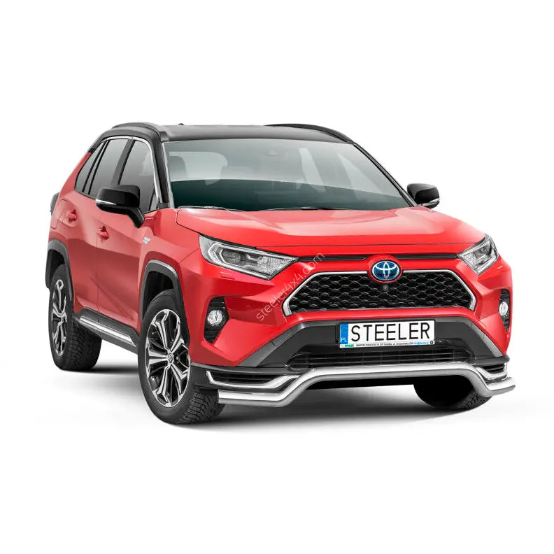Frontbøyle Toyota Rav4 Plug-In med krommet frontbeskytter og sideskjørt, sett skrått forfra.