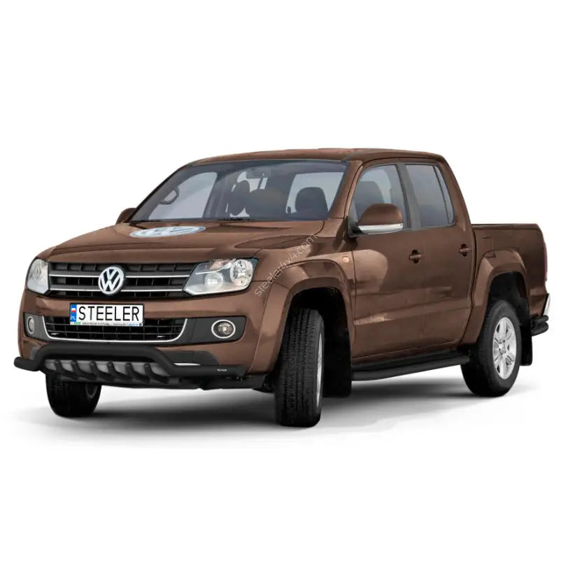 Kufanger på Volkswagen Amarok 09-16 lav modell med grill, sett skrått forfra med tydelig frontgrill.