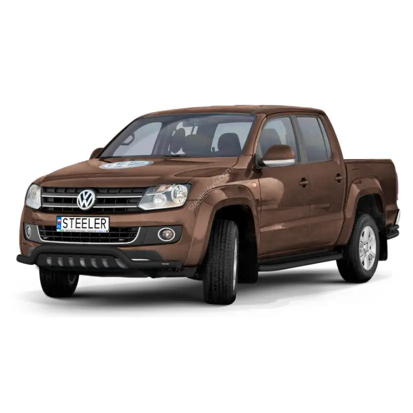 Kufanger Volkswagen Amarok 09-16 lav modell montert på brun pickup med doble kabiner og svarte detaljer.