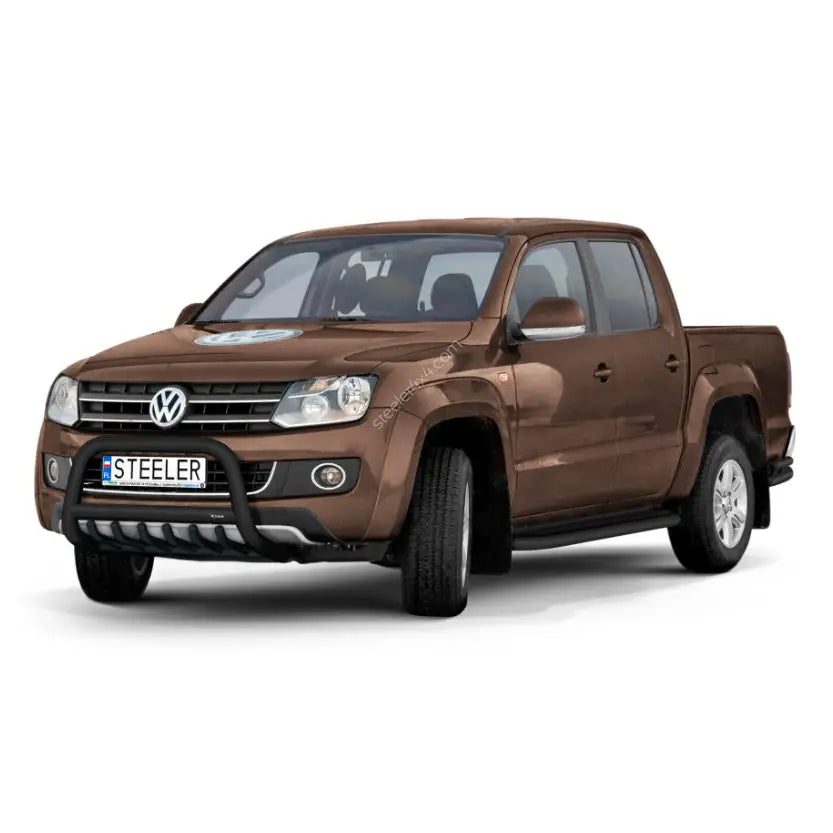 Kufanger på Volkswagen Amarok 09-16, sort modell med metalliske detaljer sett fra skrå vinkel.