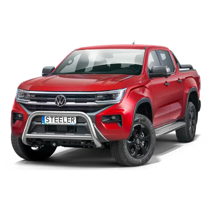 Frontbøyle Volkswagen Amarok 23 med sølvfarget kufanger, svarte felger og kromdetaljer foran.