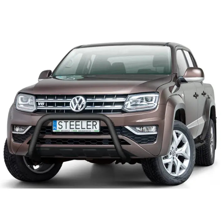 Kufanger til Volkswagen Amarok V6 16-22 montert foran grillen på brun pickup sett rett forfra.