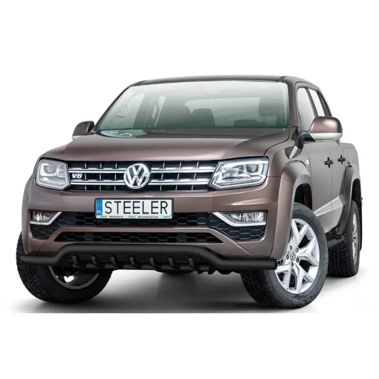 Kufanger på Volkswagen Amarok V6 16-22, sølvfarget detalj foran grill mot hvit bakgrunn.