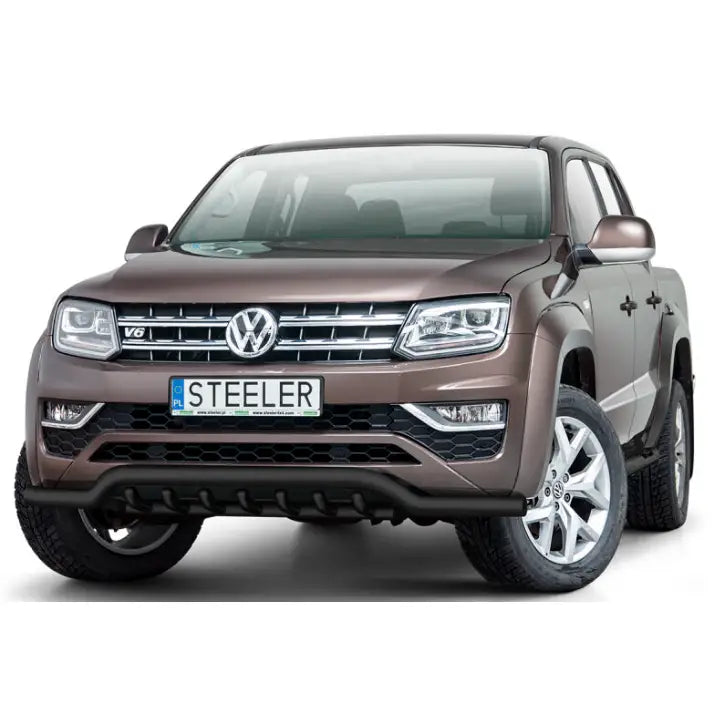 Kufanger på Volkswagen Amarok V6 16-22, sett forfra med sort frontbøyle og kromdetaljer på grillen.
