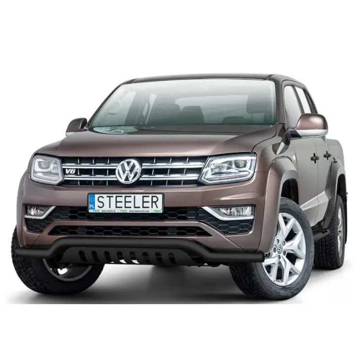 Kufanger Volkswagen Amarok V6 16-22 lav modell med plate, sett forfra med kromdetaljer og robuste hjul.