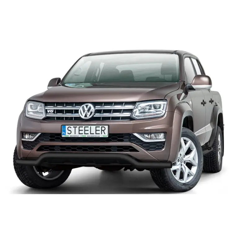 Kufanger Volkswagen Amarok V6 16-22 med kromdetaljer, LED-frontlykter og synlig "STEELER" skilt.