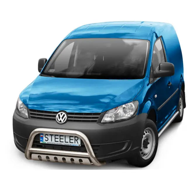 Frontbøyle Volkswagen Caddy 10-20 EC godkjent montert på lyseblå varebil med kromfarget kufanger.