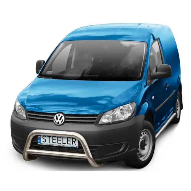 Frontbøyle Volkswagen Caddy 10-20 EC godkjent med tverrør montert på blå varebil, sett forfra.