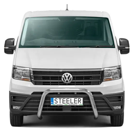 Frontbøyle Volkswagen Crafter 17- EC Godkjent montert på hvit varebil sett forfra med STEELER-skilt.