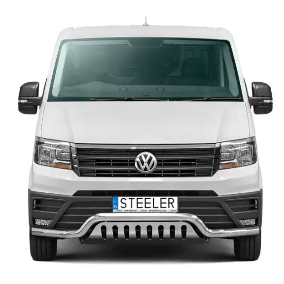 Frontbøyle Volkswagen Crafter 17- EC godkjent lav modell med plate montert foran på hvit varebil.
