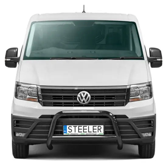 Kufanger Volkswagen Crafter 17- EC godkjent med tverrør montert foran grillen på hvit varebil.