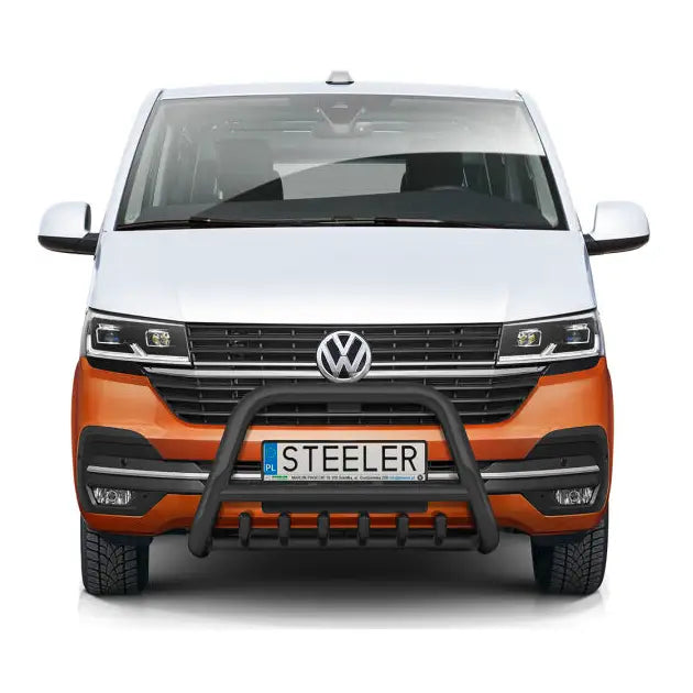 Kufanger på Volkswagen T6.1 19- EC godkjent, montert foran hvit og oransje bil med grill.