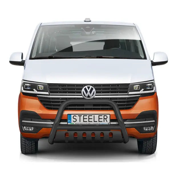 Kufanger Volkswagen T6.1 19- EC godkjent vist foran hvit og oransje varebil mot hvit bakgrunn.