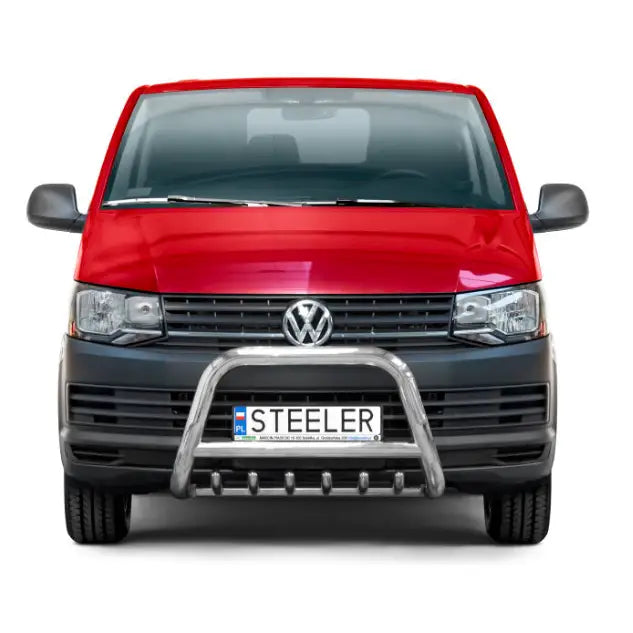 Frontbøyle på rød Volkswagen T6 15-19 med grill, montert foran og nummerplate med "STEELER".