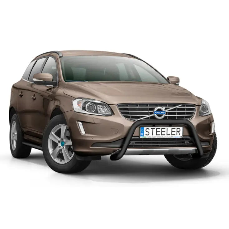 Kufanger montert på Volvo XC60 14-17, sett skrått forfra med sølvfelger og tydelige frontlykter.