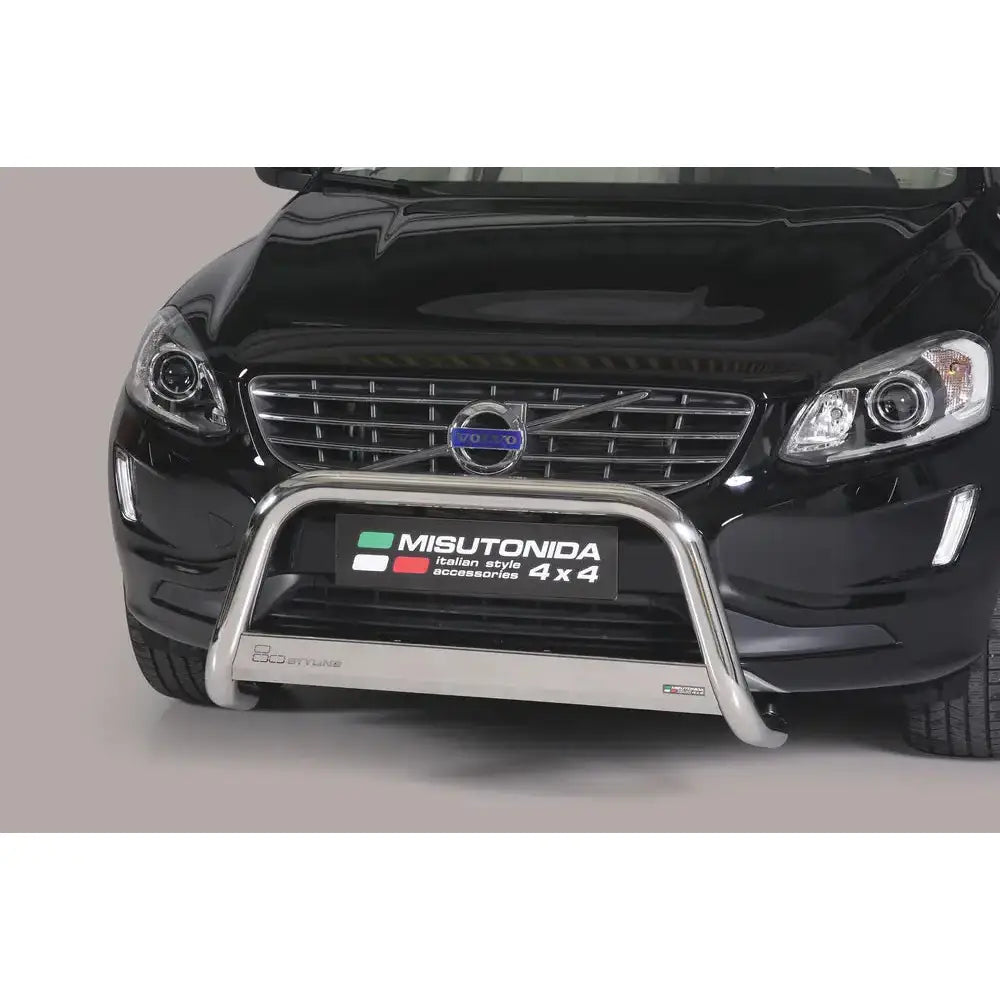 Frontbøyle Volvo XC60 14-17 montert foran på svart bil, dekker grillen med avrundede hjørner.