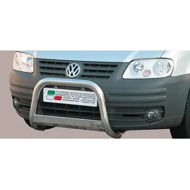 Lyktebøyle til VW Caddy 04-13 montert under grillen på sølvfarget bil, sett rett forfra.