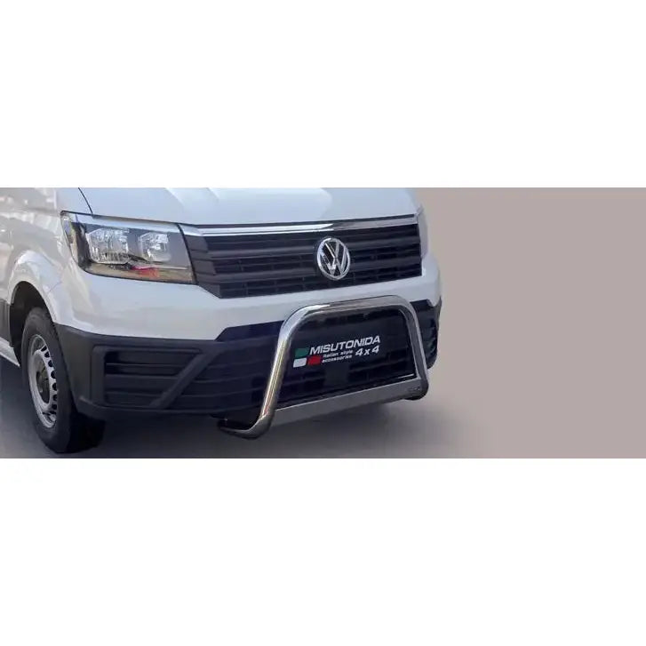 Frontbøyle Vw Crafter 17- EC Godkjent Medium Bar montert på hvit varebil sett fra venstre front.