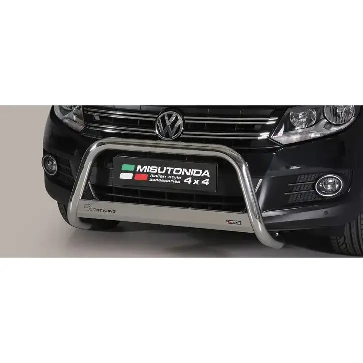 Frontbøyle Vw Tiguan 11-15 EC godkjent, forkrommet kufanger foran sort SUV, logomerking vises.