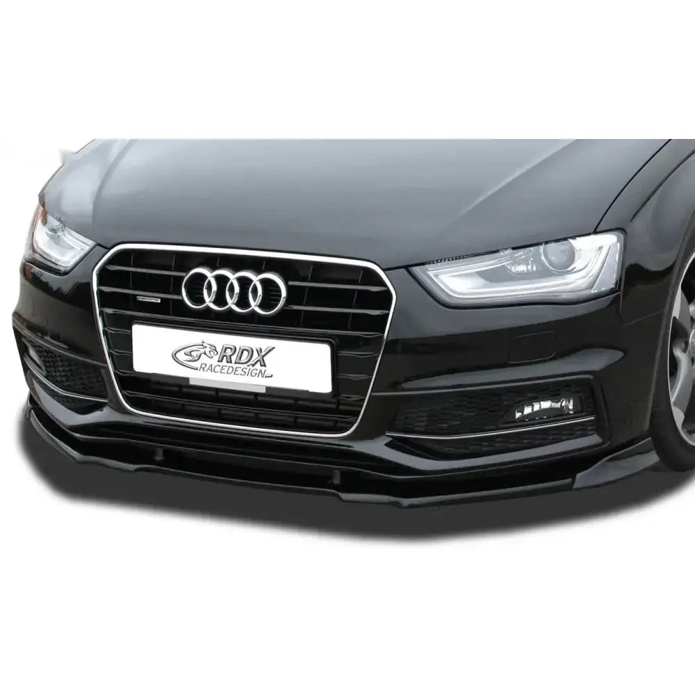 Frontleppe Audi A4 B8 Facelift sort plast montert under støtfanger, vist fra front med grill og lykter.