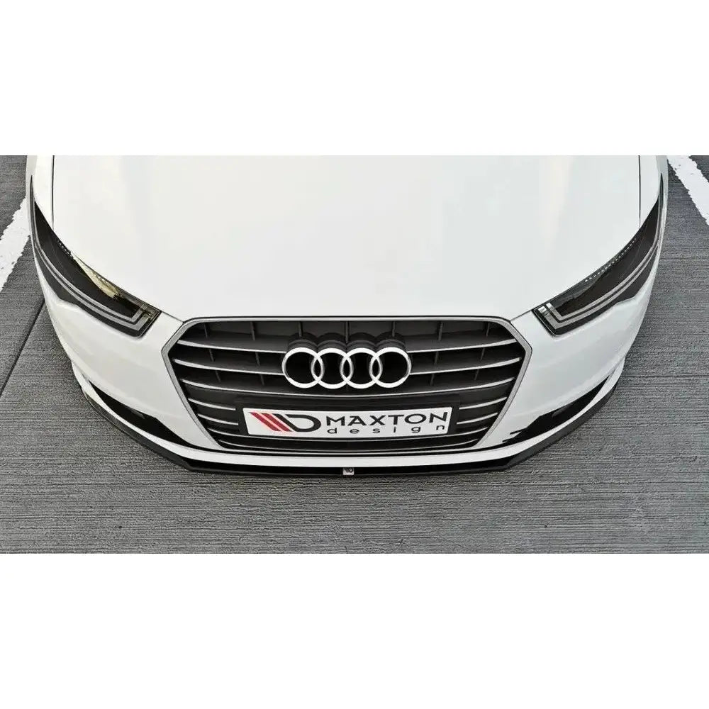 Frontleppe Audi A6 C7 Ultra facelift sett ovenfra med svart grill, kromdetaljer og Maxton Design-skilt.