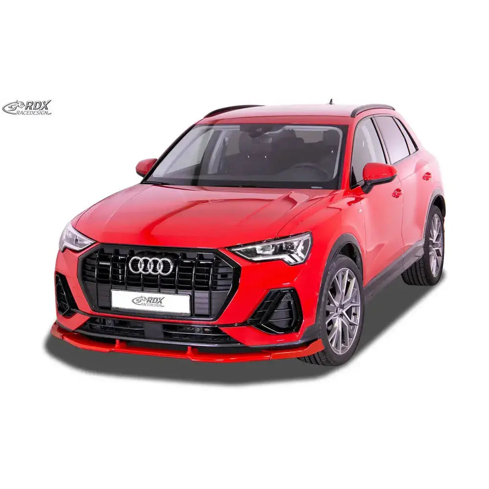 Frontleppe Audi Q3 S-Line rød SUV sett fra siden med sort grill, stålfelger og aerodynamiske linjer.