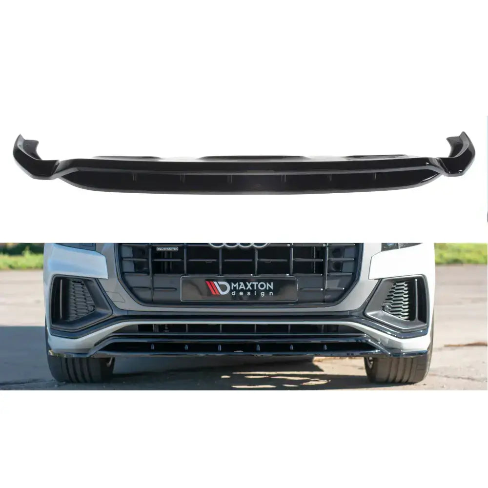 Frontspoiler Audi Q8 S-Line i sort plast, vist alene og montert på hvit bils frontfanger.