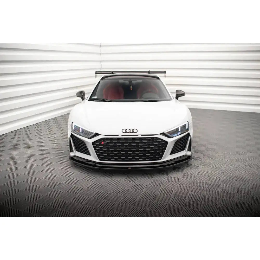 Frontspoiler Audi R8 Mk2 Facelift V.2 sett forfra med sort grill, LED-lys og rød innredning.
