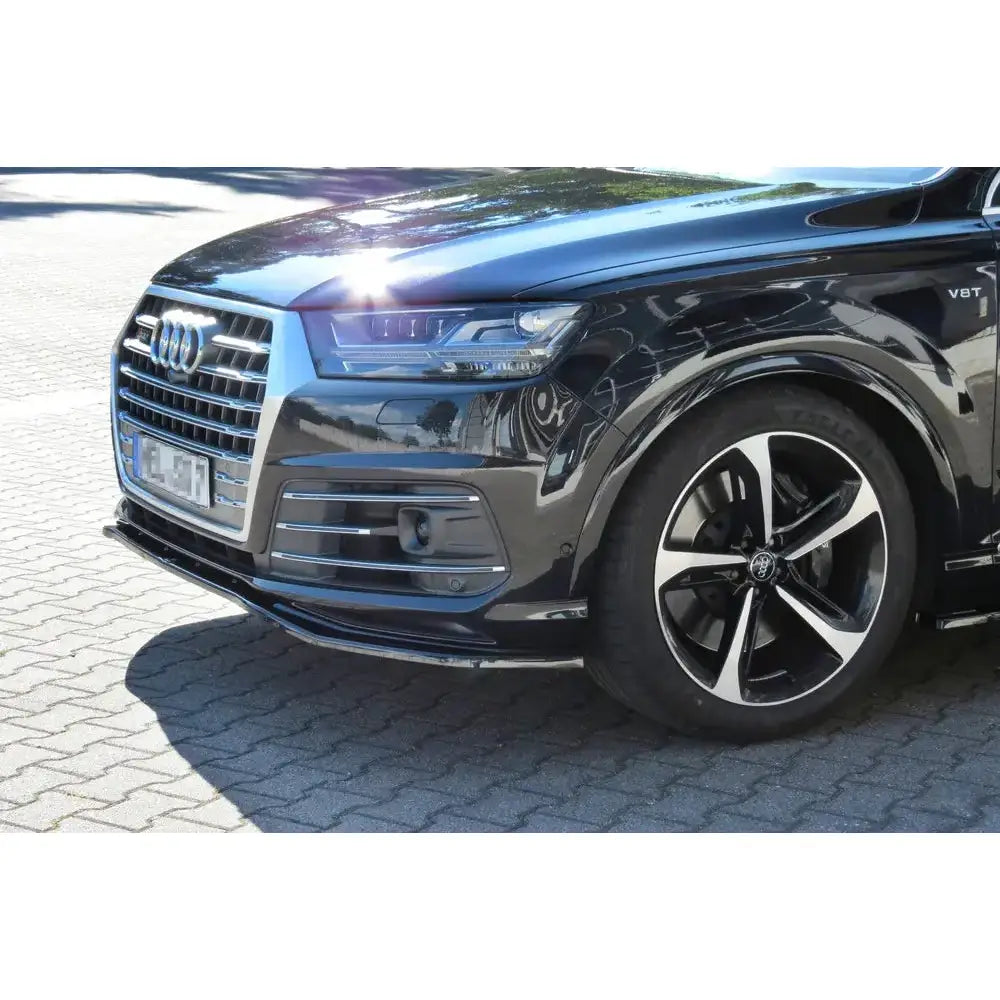 Front splitter Audi SQ7 Mk2 i sort metallic, sett fra siden med fokus på felg og kromdetaljer.