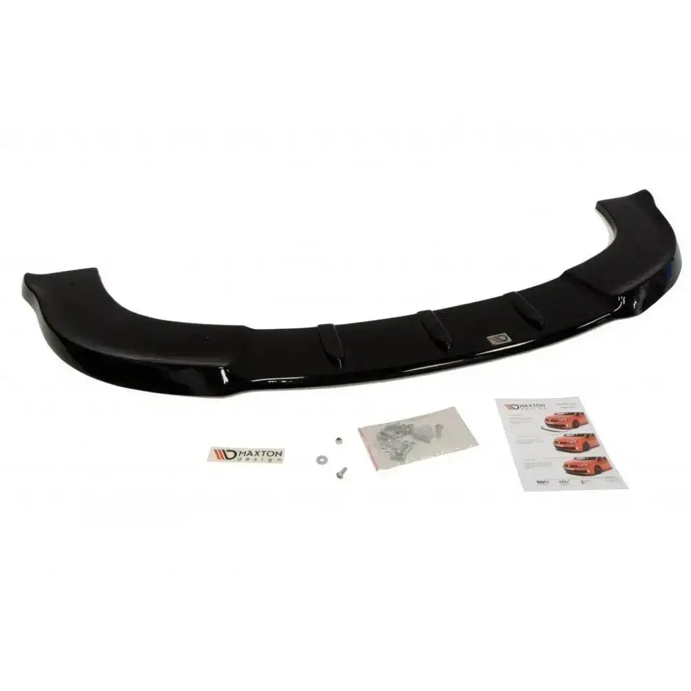 Frontspoiler Audi TT Mk1 i sort blank plast med monteringsutstyr og instruksjoner på hvit bakgrunn.