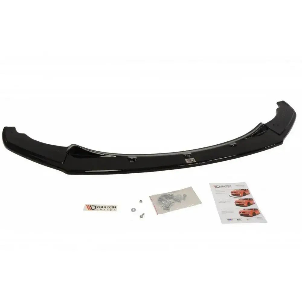 Front lip til BMW 1 F20/F21 M-Power, sort blank plast sett ovenfra med skruer, hefte og logoetikett.