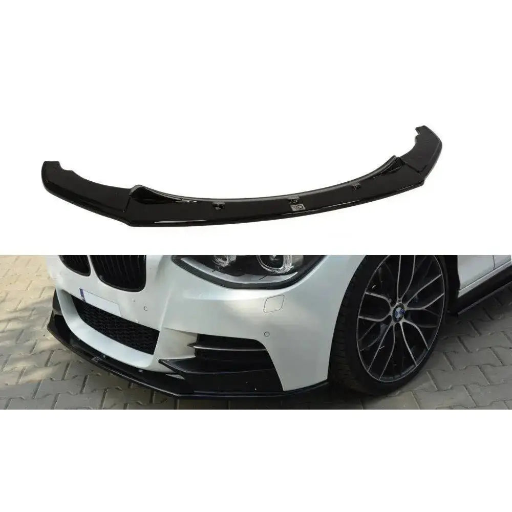 Frontspoiler til BMW 1 F20/F21 M-Power i sort glanset plast, vist montert på hvit bil.