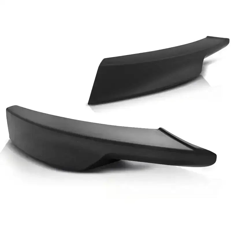 Frontleppe til BMW 3 E90/E91 LCI 09-11 M-Tech, svarte matte plastdeler med bøyd form på hvit bakgrunn.