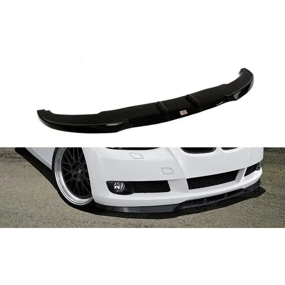 Frontspoiler til BMW 3 E92/E93 i sort glanset plast, vist separat og montert på hvit bil forfra.