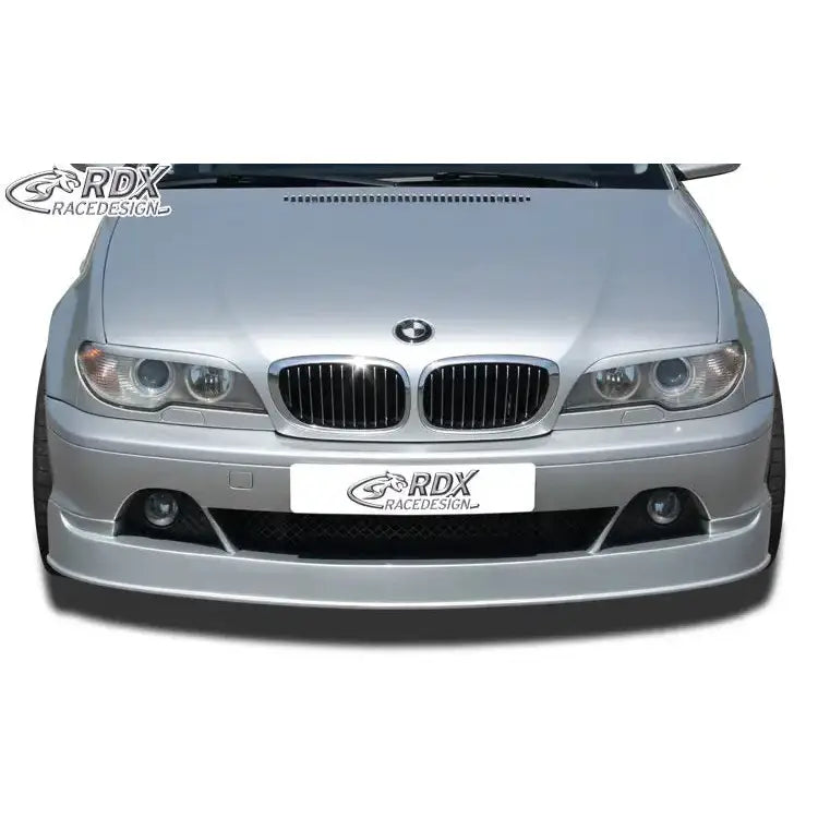 Front splitter på BMW 3 serie E46 Coupe med sølv frontfanger, grill og integrerte tåkelys.