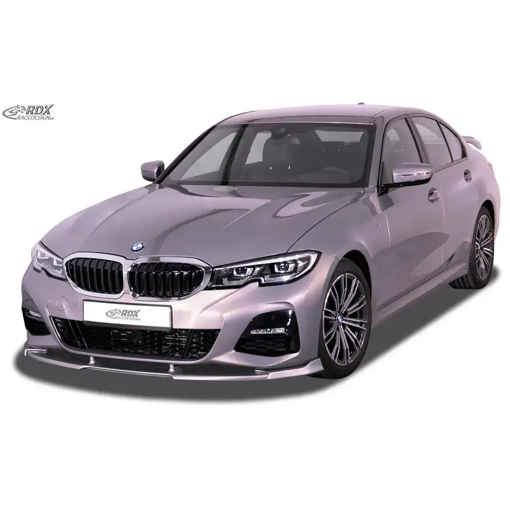 Frontspoiler BMW 3 Serie G20 med sølvfarget karosseri, blanke felger og markerte frontlykter.