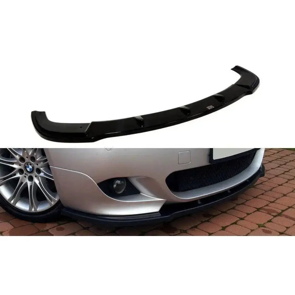 Frontspoiler BMW 5 E60 M-Pack i sort plast, vist separat og montert på bilens frontfanger.
