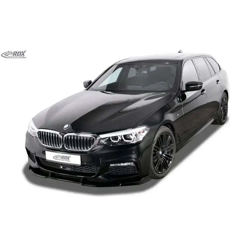 Frontleppe på svart BMW 5-serie G31 M-Sport, sett skrått forfra med store felger og kromdetaljer.