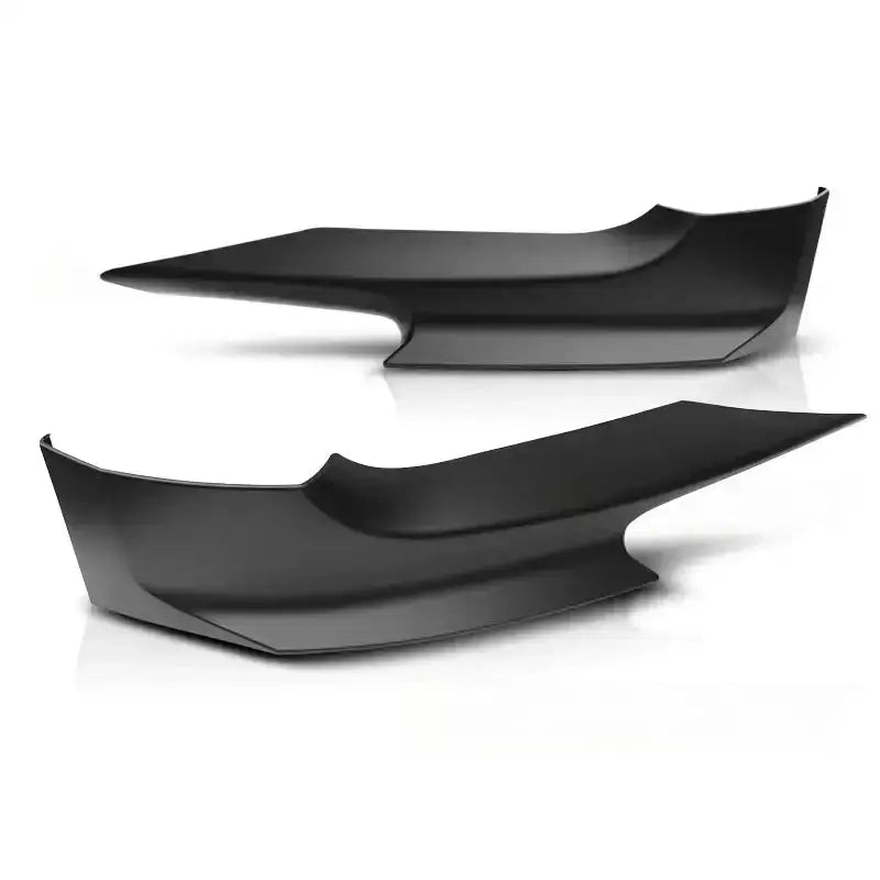 Frontspoiler til BMW E92/E93 06-10 M-Tech, svarte plastelementer med skarpe kanter, sidevisning.