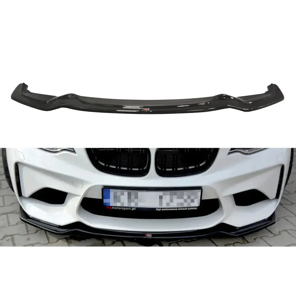 Frontspoiler BMW M2 (F87) Coupe i sort glanset materiale montert på hvit bilfront med markerte kanter.