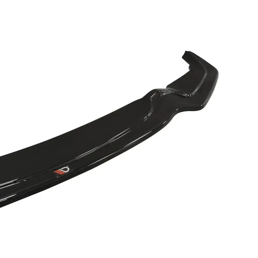 Spoiler til BMW M2 F87 coupe, sort og blank plast, sett fra skrå vinkel med logo på hvit bakgrunn.