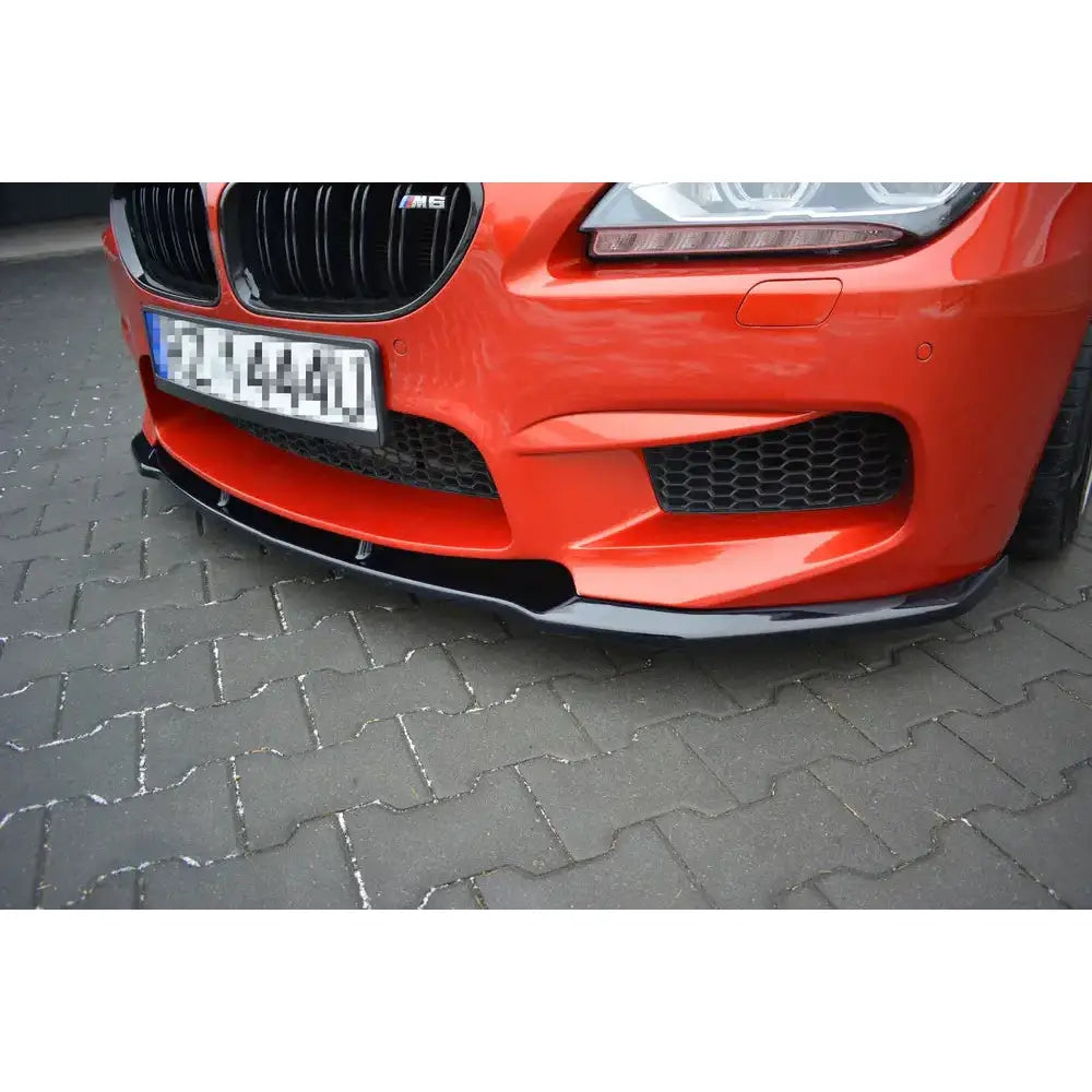 Front splitter på BMW M6 Gran Coupé, sort design med tydelige luftinntak og sportslig front.