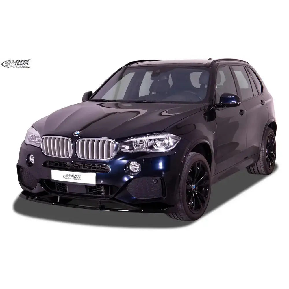 Frontleppe på BMW X5 F15 M-Sport, sort SUV med svarte felger og blank grill mot hvit bakgrunn.