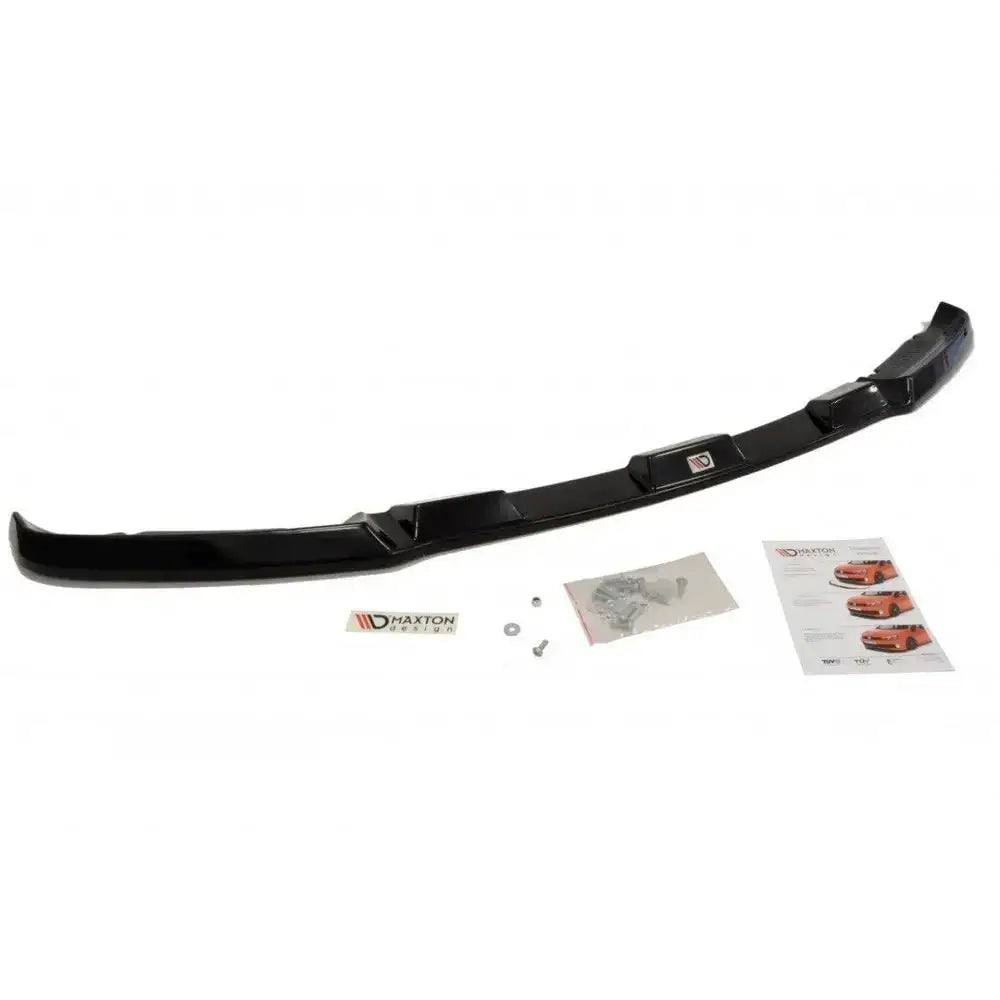 Frontleppe til BMW X6 i sort plast med monteringsutstyr, instruksjoner og merkeetikett på hvit bakgrunn.