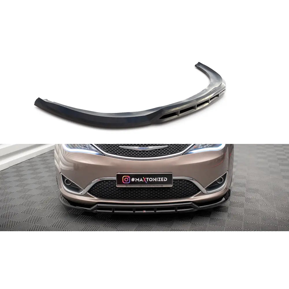Frontspoiler til Chrysler Pacifica Mk2 i sort plast, vist separat og montert med luftåpninger.
