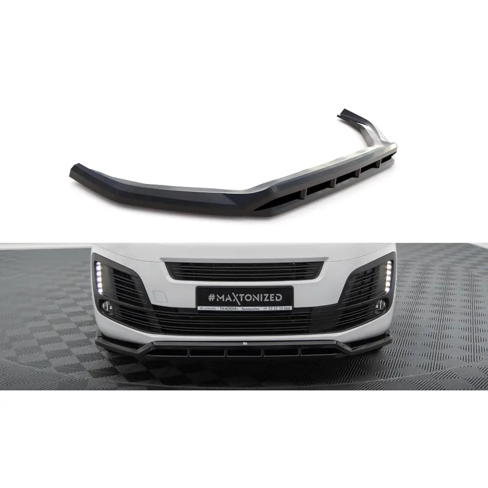 Frontspoiler Citroen Jumpy Mk3 i matt svart plast, montert på hvit bil, sporty design med luftkanaler.