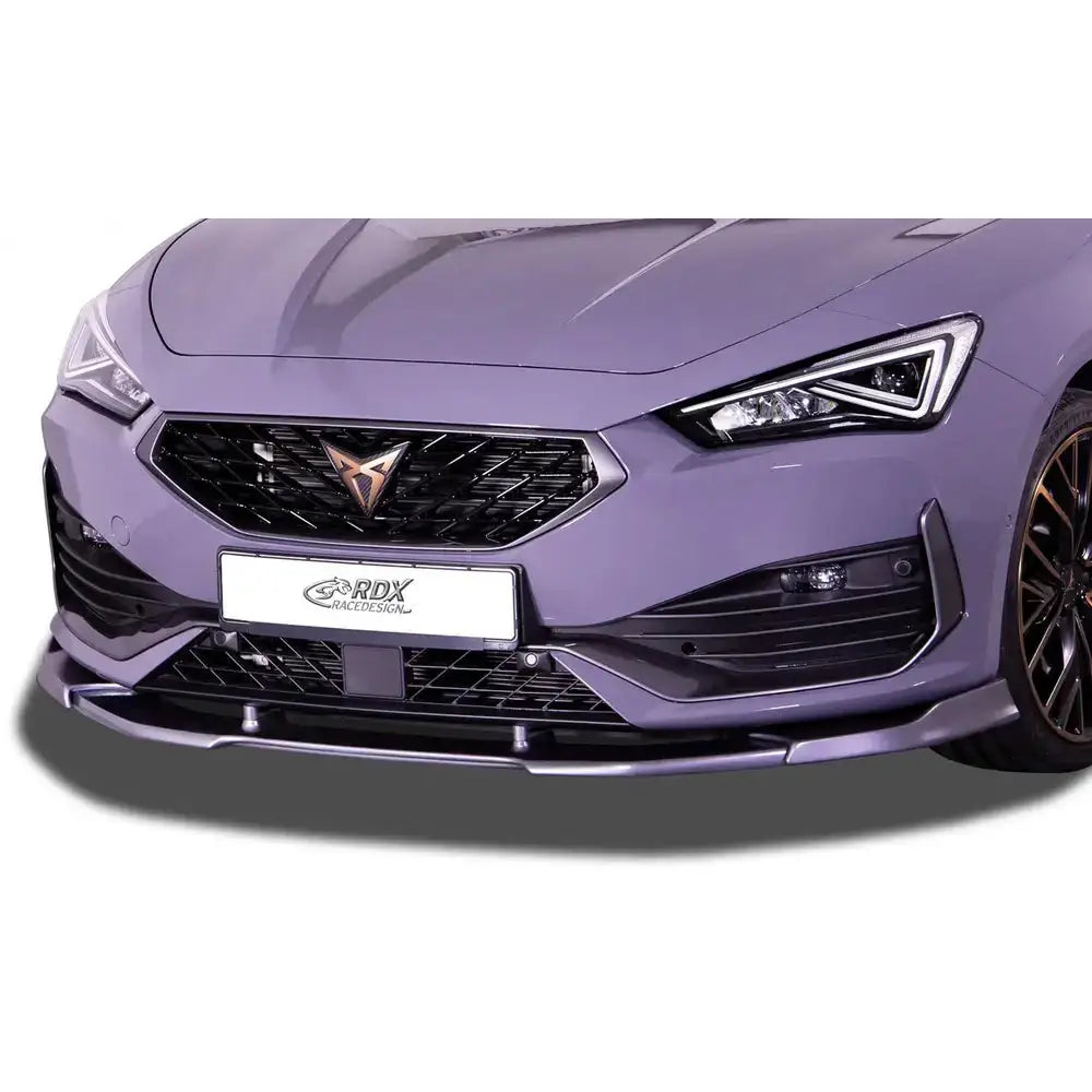 Frontspoiler til Cupra Leon Vario X montert på lilla bil med svart grill og markante frontlykter.