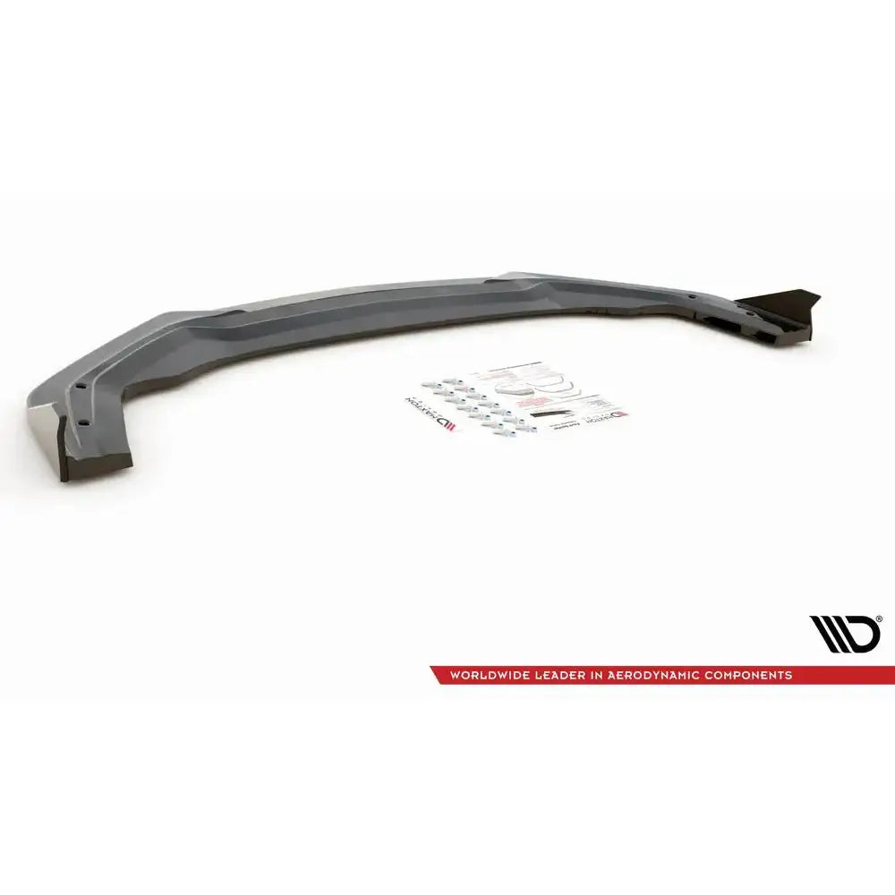 Frontspoiler Ford Mustang GT MK6 Facelift med flaps, festemateriell og klistremerker på hvit bakgrunn.