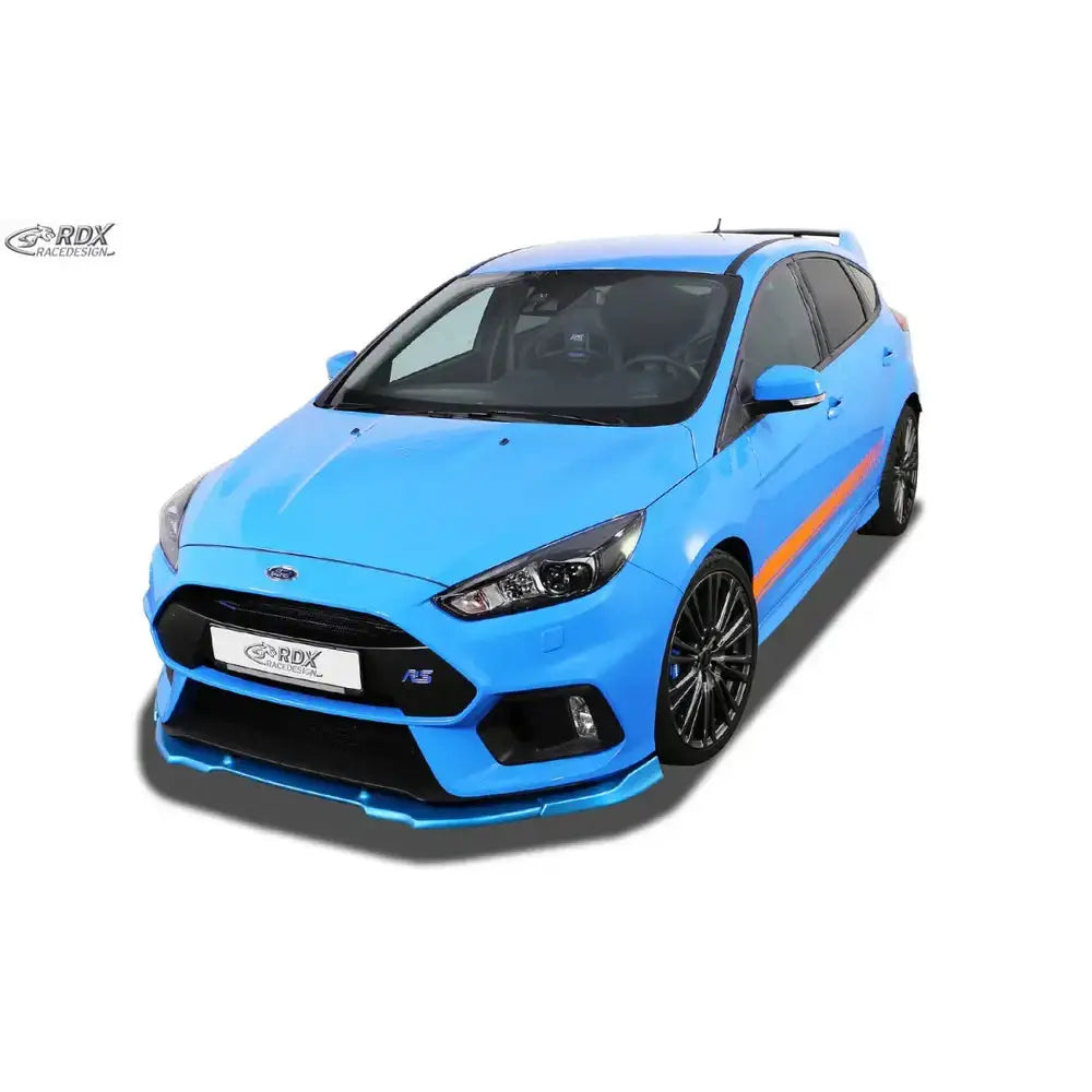 Frontleppe på Ford Focus 3 RS 16- med orange stripe og sorte felger, sett skrått forfra mot hvit bakgrunn.